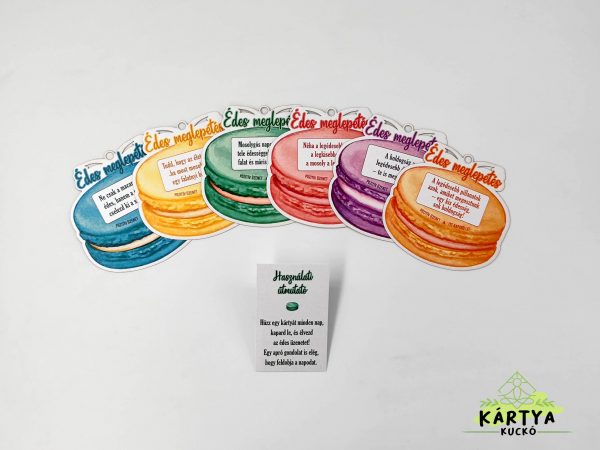 Élénk színű macaron formájú Édes meglepetés kaparós sorsjegy természetes juta zsákban.